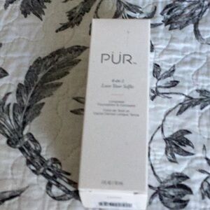 Pur 4-in-1 Love Your Selfie Foundation